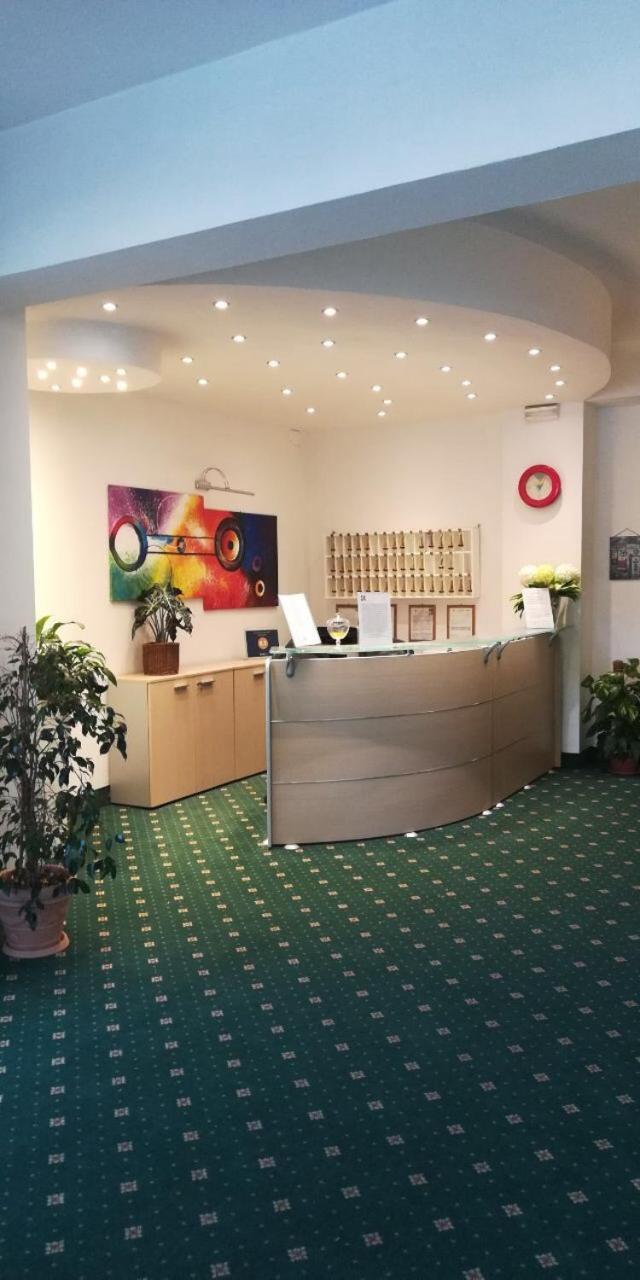 פיוג'י Hotel Universo מראה חיצוני תמונה